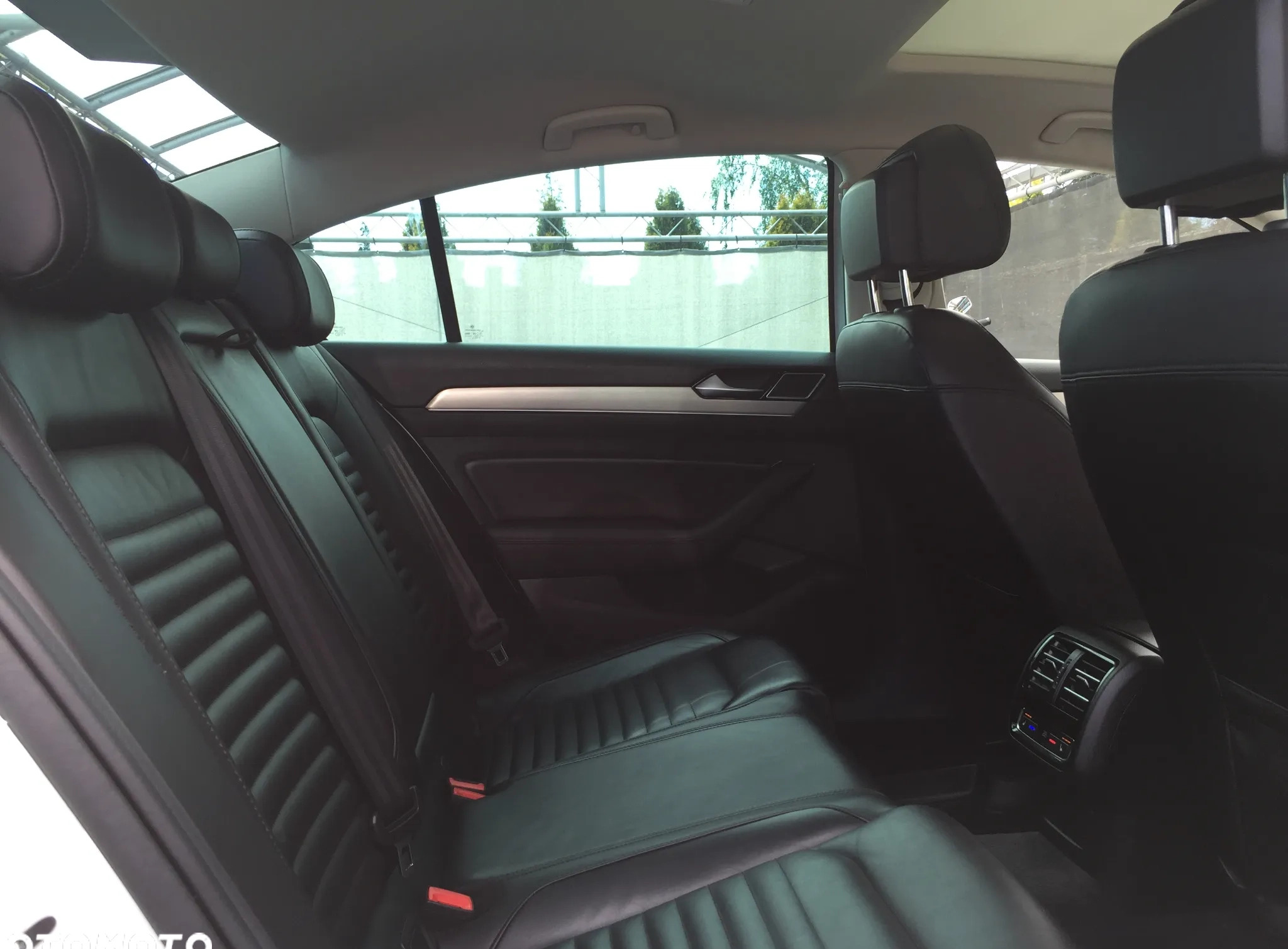 Volkswagen Passat cena 79900 przebieg: 193000, rok produkcji 2016 z Żmigród małe 172